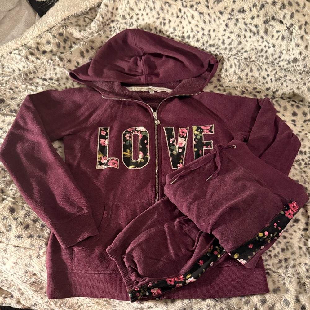 Women’s Size Medium VS Lounge Set